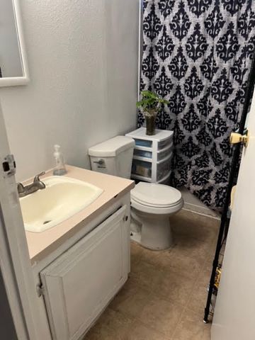 900 E Rankin Road 5, Tulare, CA 93274