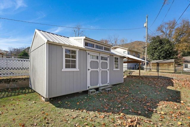 606 Holly Avenue, South Pittsburg, TN 37380