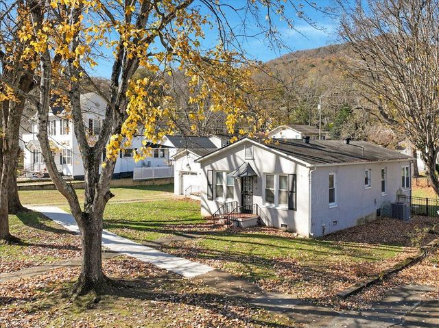 606 Holly Avenue, South Pittsburg, TN 37380