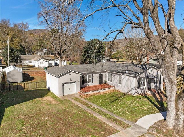 606 Holly Avenue, South Pittsburg, TN 37380