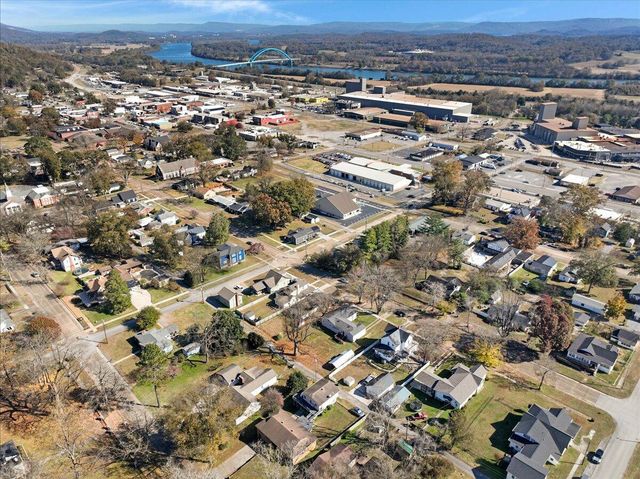 606 Holly Avenue, South Pittsburg, TN 37380