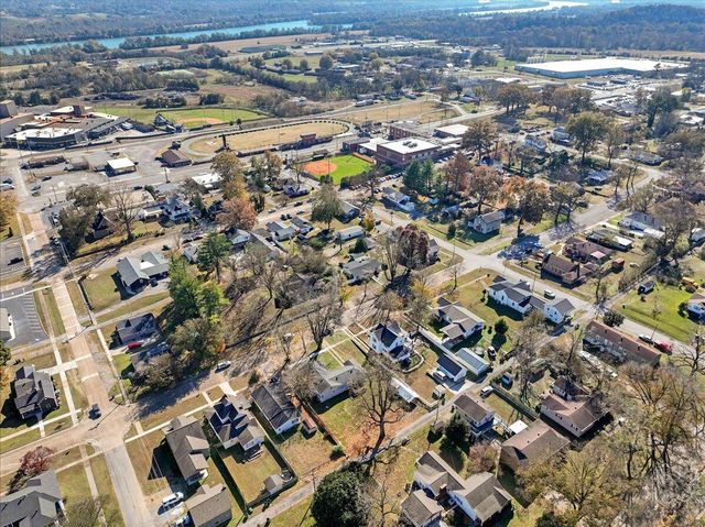 606 Holly Avenue, South Pittsburg, TN 37380