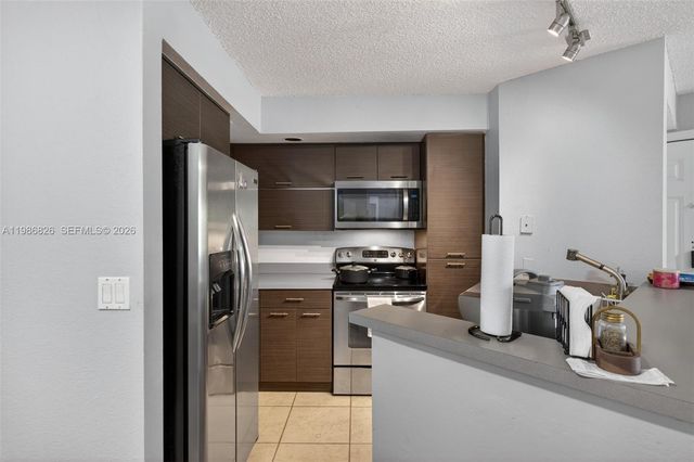 3400 N Pinewalk Dr N 923, Margate, FL 33063