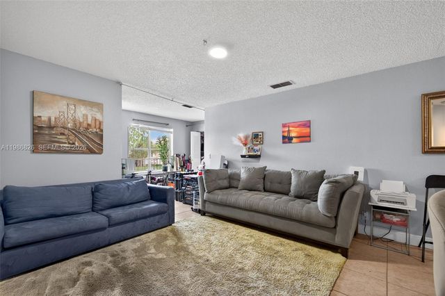 3400 N Pinewalk Dr N 923, Margate, FL 33063