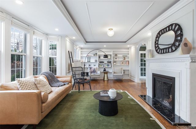 25 Roxbury Road, Scarsdale, NY 10583