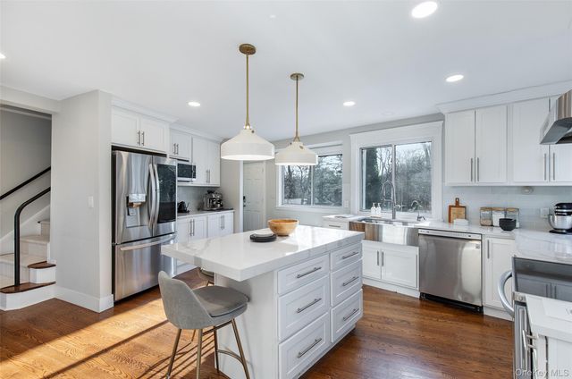 25 Roxbury Road, Scarsdale, NY 10583