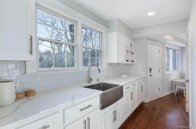 25 Roxbury Road, Scarsdale, NY 10583