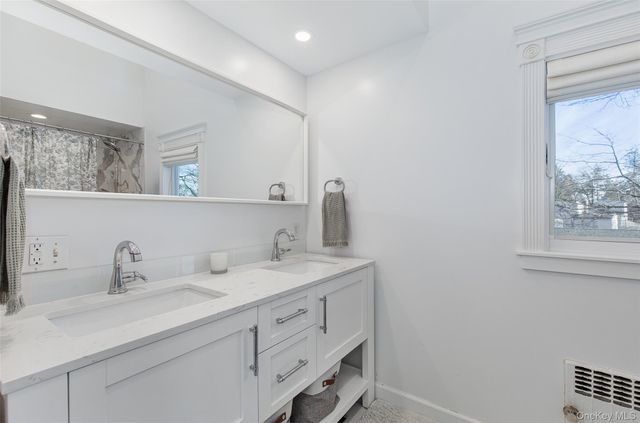 25 Roxbury Road, Scarsdale, NY 10583