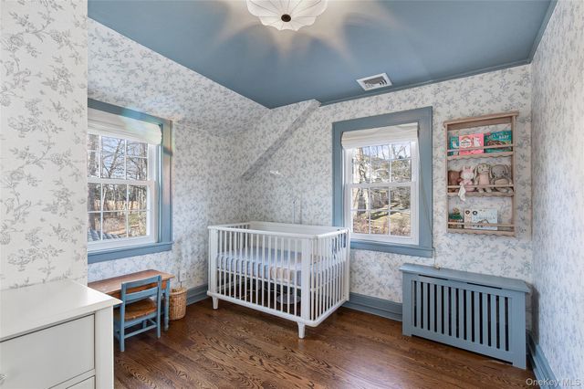 25 Roxbury Road, Scarsdale, NY 10583