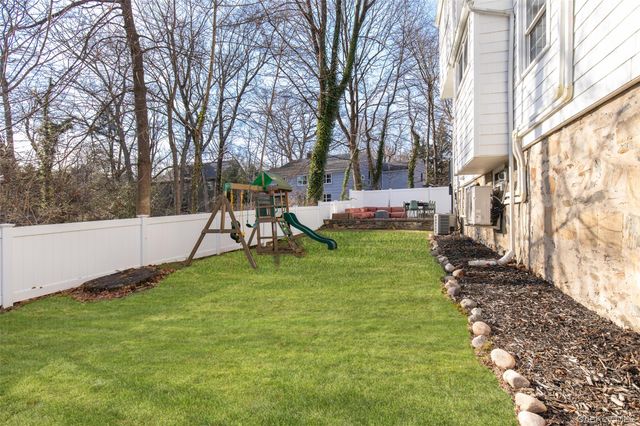 25 Roxbury Road, Scarsdale, NY 10583