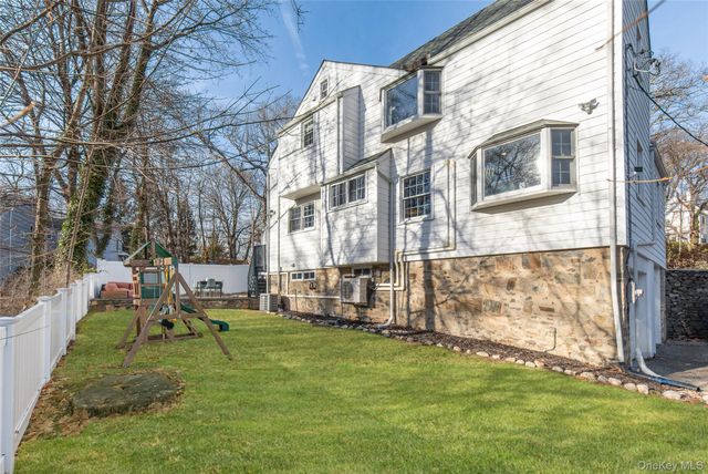 25 Roxbury Road, Scarsdale, NY 10583