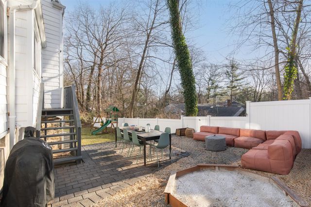 25 Roxbury Road, Scarsdale, NY 10583