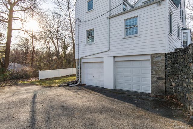 25 Roxbury Road, Scarsdale, NY 10583