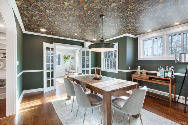 25 Roxbury Road, Scarsdale, NY 10583