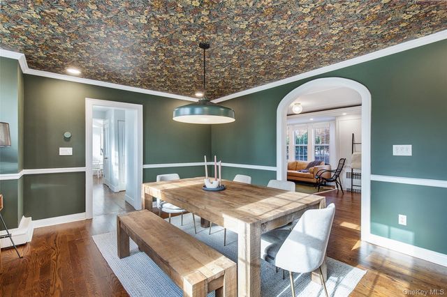 25 Roxbury Road, Scarsdale, NY 10583