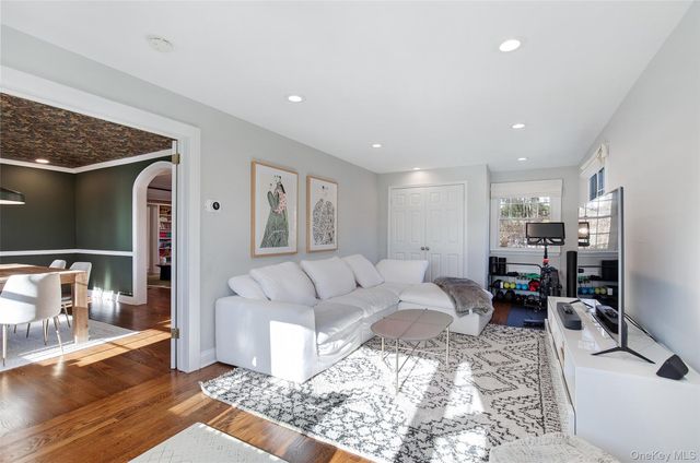 25 Roxbury Road, Scarsdale, NY 10583