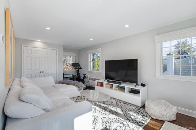 25 Roxbury Road, Scarsdale, NY 10583