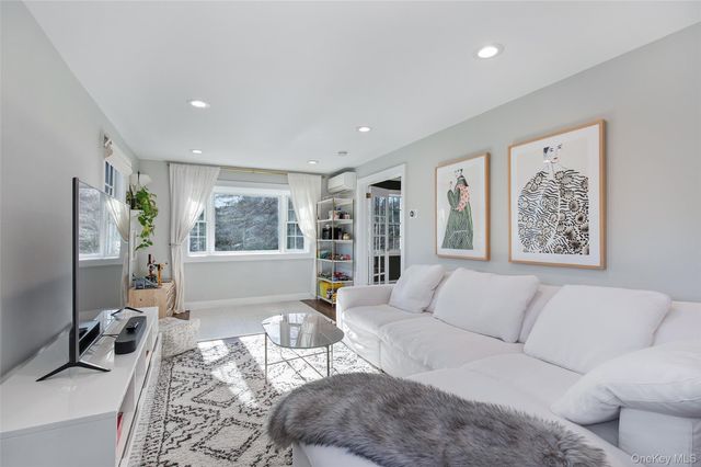 25 Roxbury Road, Scarsdale, NY 10583