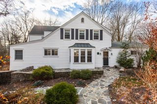 25 Roxbury Road, Scarsdale, NY 10583