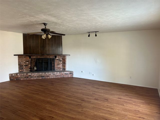 1826 Legend Drive, Garland, TX 75040