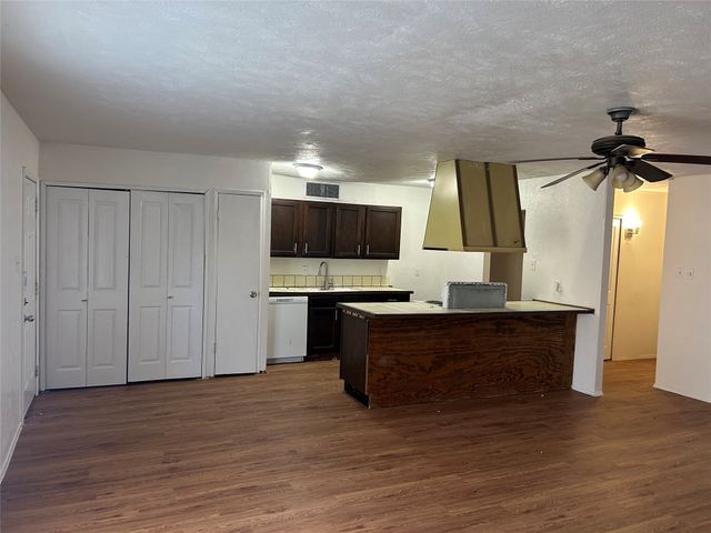 1826 Legend Drive, Garland, TX 75040