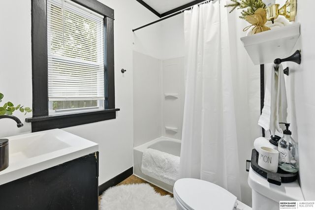 5323 N 25th Avenue, Omaha, NE 68111