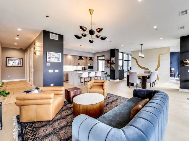 6 N Carpenter Street 5B, Chicago, IL 60607