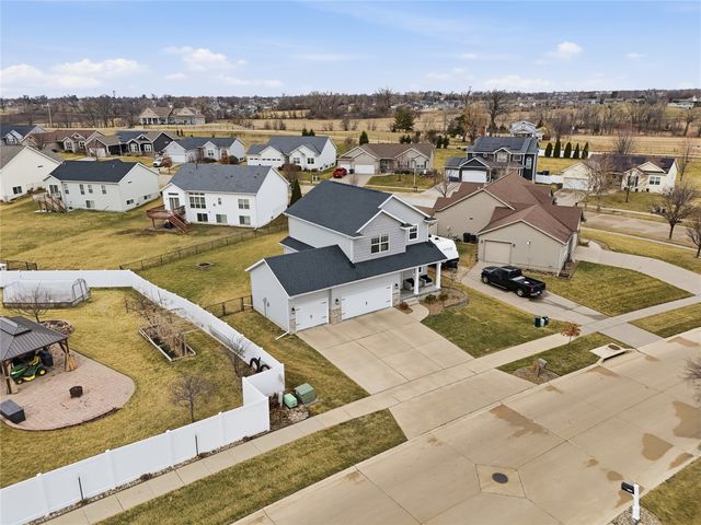3014 Hillsboro Drive SW, Cedar Rapids, IA 52404