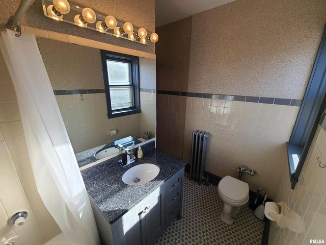 1622 18TH Avenue 24, Rock Island, IL 61201