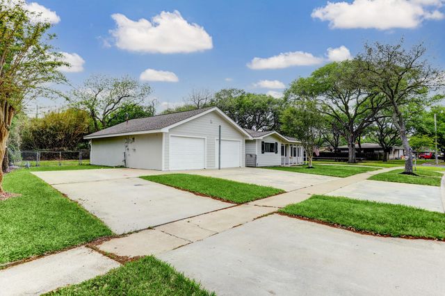1717 11th Street N, Texas City, TX 77590
