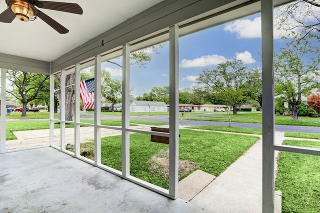 1717 11th Street N, Texas City, TX 77590