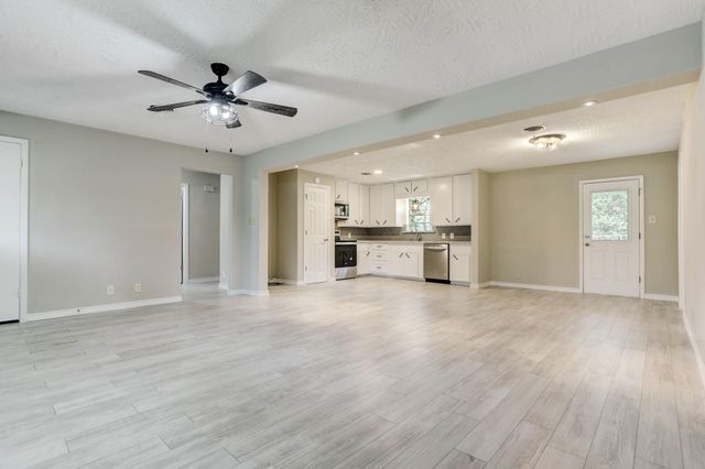 1717 11th Street N, Texas City, TX 77590
