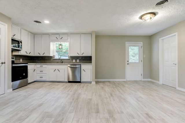 1717 11th Street N, Texas City, TX 77590