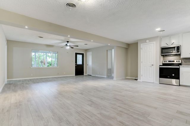 1717 11th Street N, Texas City, TX 77590