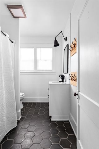 710 W Ludington Avenue, Ludington, MI 49431