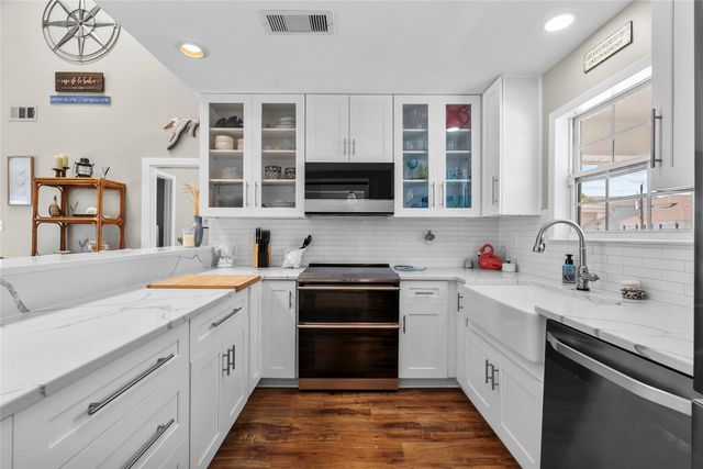 21815 Guadalupe Drive, Galveston, TX 77554