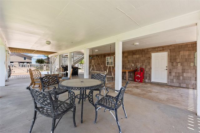 21815 Guadalupe Drive, Galveston, TX 77554