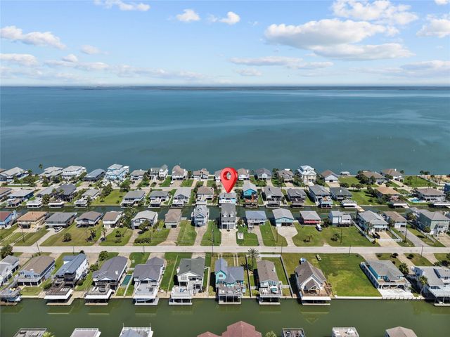 21815 Guadalupe Drive, Galveston, TX 77554
