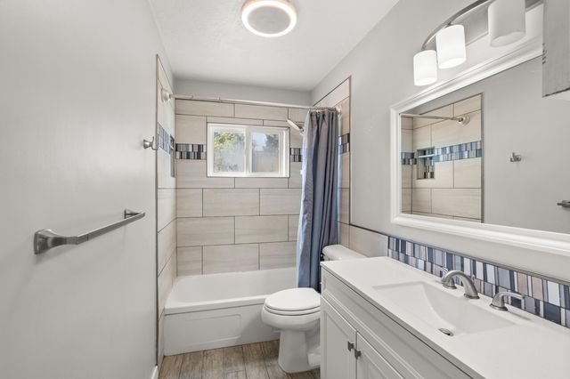 1611 Cloverlawn Drive, Grants Pass, OR 97527