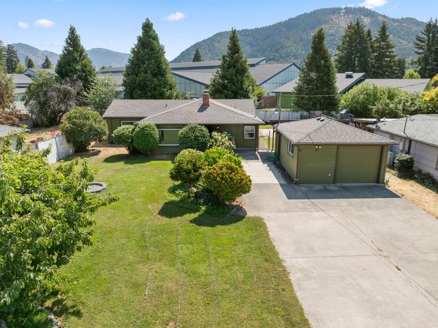 1611 Cloverlawn Drive, Grants Pass, OR 97527