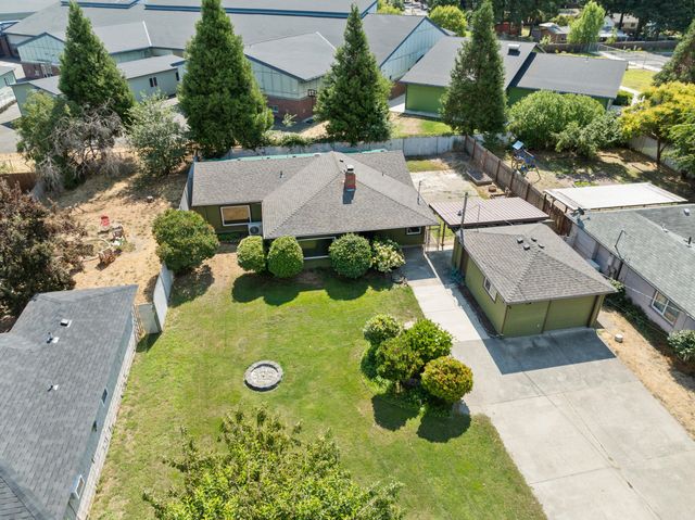 1611 Cloverlawn Drive, Grants Pass, OR 97527