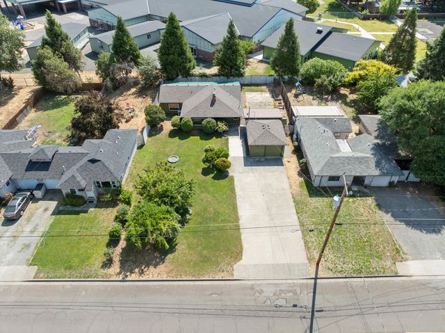 1611 Cloverlawn Drive, Grants Pass, OR 97527