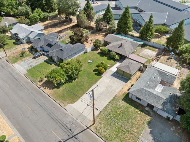 1611 Cloverlawn Drive, Grants Pass, OR 97527