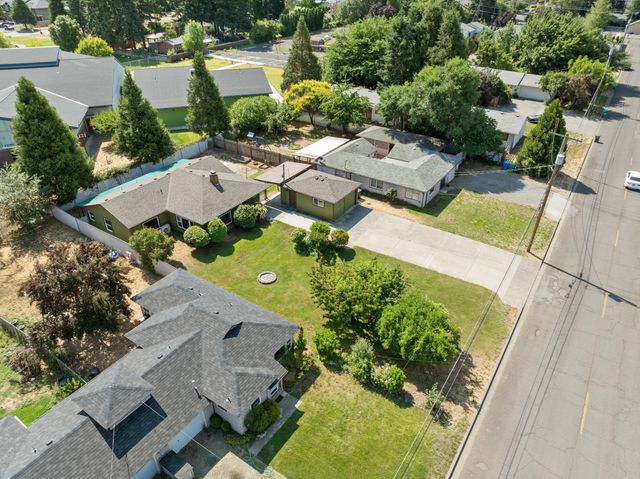 1611 Cloverlawn Drive, Grants Pass, OR 97527