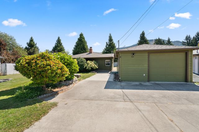 1611 Cloverlawn Drive, Grants Pass, OR 97527
