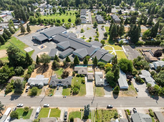 1611 Cloverlawn Drive, Grants Pass, OR 97527