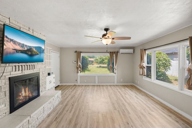 1611 Cloverlawn Drive, Grants Pass, OR 97527