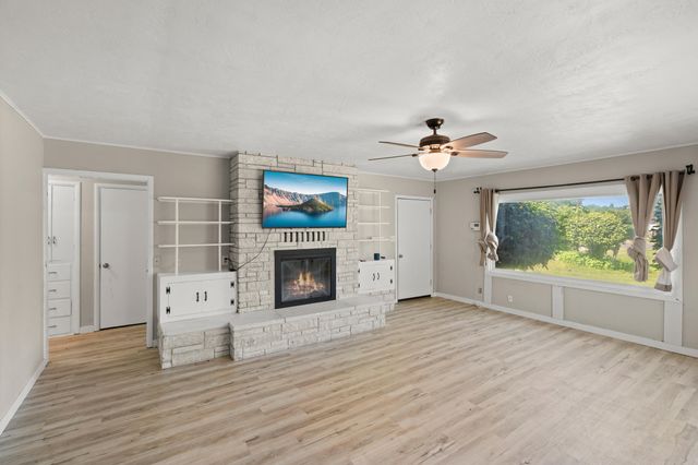 1611 Cloverlawn Drive, Grants Pass, OR 97527