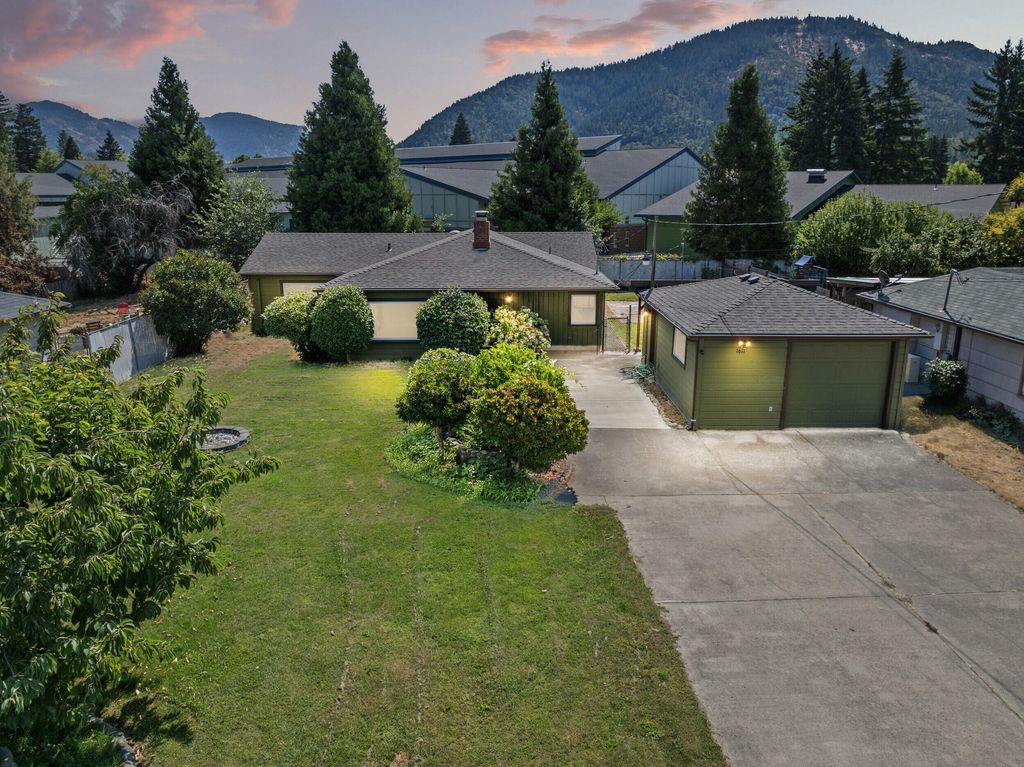 1611 Cloverlawn Drive, Grants Pass, OR 97527