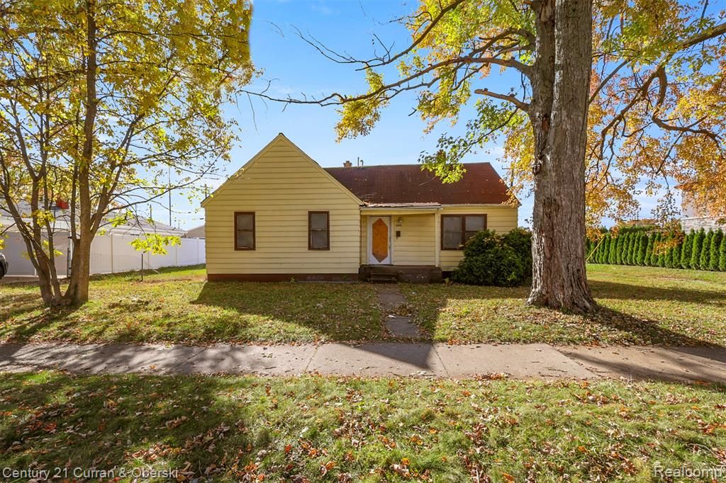 24541 Hass Street, Dearborn Heights, MI 48127